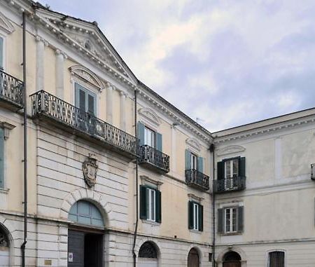 Il Palazzotto Ξενοδοχείο Ισέρνια Εξωτερικό φωτογραφία